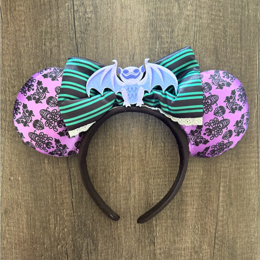 Disney ✨ Haunted Mansion ghost host bat headband